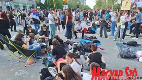 középiskolások tüntetése újvidéken