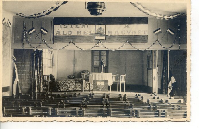 Az Almási-termet az 1940-es évek elején színházteremmé alakították át (Berec József tulajdona)