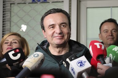 Albin Kurti a kampánya során kijelentette: szeretné, ha pártja abszolút többséget szerezne, és önállóan tudna kormányozni (Fotó: Beta/AP)