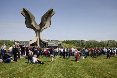Vučić kijelentette, hogy Donja Gradinában egy nagyszabású emlékhely fog épülni, amelynek költségeit nagyrészt Szerbia fedezi (Fotó: AP)