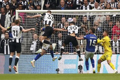 Dan Burn fejese megpecsételte az Ipswich sorsát (Fotó: Beta/AP)