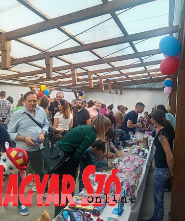 Hatalmas érdeklődés övezte a jótékonysági vásárt (Turi Orsolya)