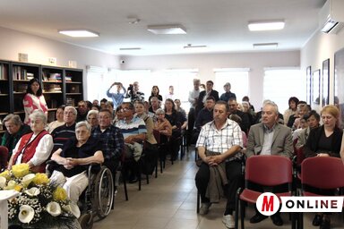 Az ünnepi szentmisén részt vettek az intézmény lakói, dolgozói és a nagykikindai hívek is (Fotó: Vidács Hajnalka)