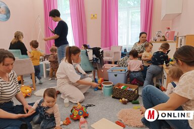 Rengeteg játék és kötetlen beszélgetés a közösségi összefogással fölújított klubhelyiségben (Gruik Zsuzsa felvétele)