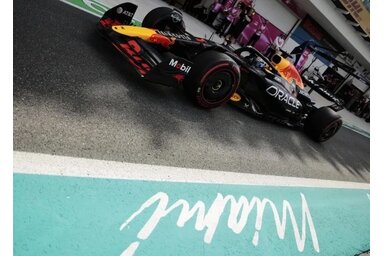 Max Verstappen Red Bullja a miami bokszutcában – a holland pilóta parádés köre pole pozíciót ért a szoros időmérőn. (Fotó: Beta)