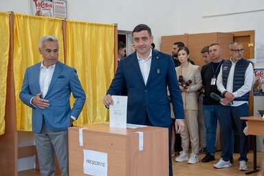 George Simion elsöprő fölénnyel nyerte meg a megismételt első fordulót (George Simion/Facebook)