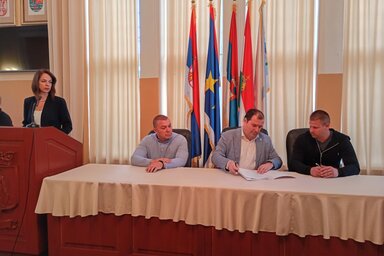 Kedden több mint százan írhatták alá a szerződést (BJK felvétele)