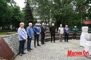 A nagykikindai emlékező közösség (Fotó: Vidács Hajnalka)