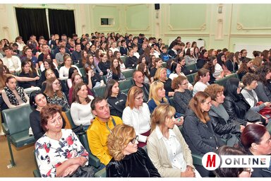 Az ünneplő tanárok, diákok és meghívott vendégek (Gergely Árpád felvétele)