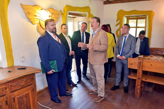 Na prezentaciji razvojnih investicija ekonomije poljoprivredne škole u Senti prisutni su bili poljoprivredni stručnjaci i donosioci odluka (fotografija Arpada Gergelja) Na prezentaciji razvojnih investicija ekonomije poljoprivredne škole u Senti prisutni su bili poljoprivredni stručnjaci i donosioci odluka (fotografija Arpada Gergelja)