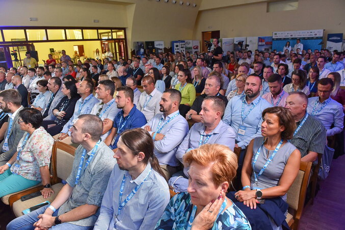 Manifestaciji je održana pred punom salom i prošle i pretprošle godine (arhivski snimak Edvarda Molnara) Manifestaciji je održana pred punom salom i prošle i pretprošle godine (arhivski snimak Edvarda Molnara)