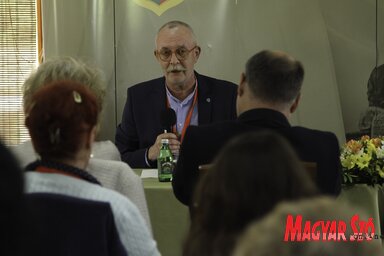 A megváltozott médiatérről és az újságírói etikai kérdésekről tartott előadása közben (Diósi Árpád felvétele)