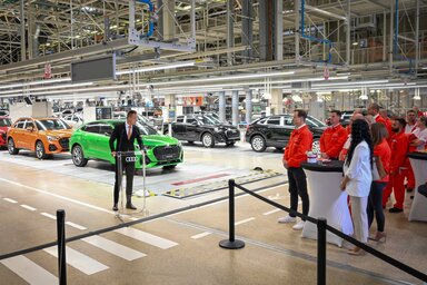 Szijjártó Péter beszédet mond az egymilliomodik Q3-as modell elkészülte alkalmából  (Fotó: MTI/Krizsán Csaba)