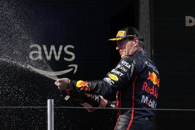 TanjugMax Verstappen ünnepel az imolai futam leintése után (Fotó: Beta/AP)