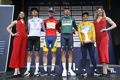 Sárga trikóban Harold Martín López, zöldben Danny van Poppel, pirosban Siebe Deweirdt, fehérben pedig Feldhoffer Bálint (Fotó: facebook.com/tourdehongrie)