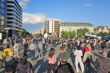A tiltakozó polgárok  helyi közösségekre vonatkozó választások kiírását is követelik