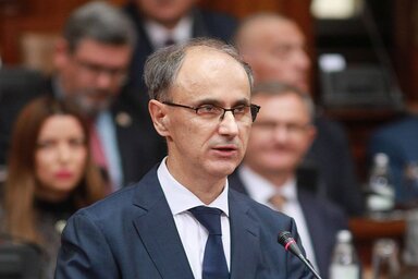 A kormányfő hangsúlyozta, hogy a családjával a saját tulajdonában lévő lakásában él (Fotó: Beta)