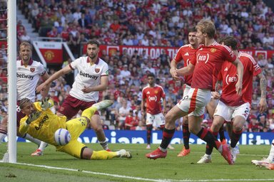 A fogadóirodák szerint a Manchester United valamennyivel esélyesebb a győzelemre (Fotó: Beta/AP)