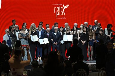 Díjazottak és díjátadók a Nemzetközi Fair Play Bizottság díjátadó gáláján a Budavári Palota Királyi Lovardájában (Fotó: MTI)
