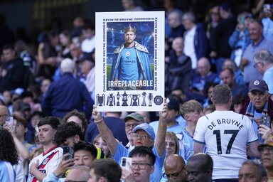 Kevin De Bruyne utolsó meccsét játszotta a City játékosaként az Etihad Stadionban, a közönség vastapssal búcsúztatta a belga középpályást (Fotó: Beta/AP)