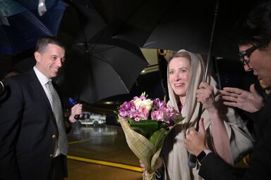 Az uniós tisztségviselőt a belgrádi repülőtéren Marko Đurić külügyminiszter fogadta (Fotó: Beta)