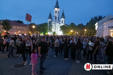 A tiltakozók a polgármester lemondását követelik (Fotó: Kancsár Izabella felvétele)