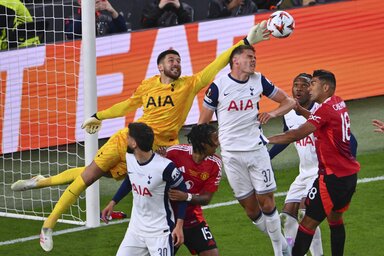 Vicario bravúrjainak köszönhetően a Tottenham megőrizte egygólos előnyét és 41 év után nyert ismét nemzetközi trófeát (Fotó: Beta/AP)