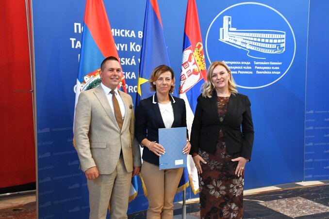 Gradonačelnica Hajnalka Buranj sa pokrajinskim zvaničnicima (fotografija Lasla Parackog) Gradonačelnica Hajnalka Buranj sa pokrajinskim zvaničnicima (fotografija Lasla Parackog)