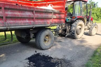Mintegy három tonna hideg aszfaltot használtak a kátyúzáshoz (Bácsfeketehegy h.k.)