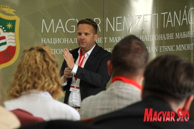 A megafon.hu véleményvezére a médiafogyasztási szokások átalakulásáról és az online újságírás kihívásairól tartott előadást (Diósi Árpád felvétele)