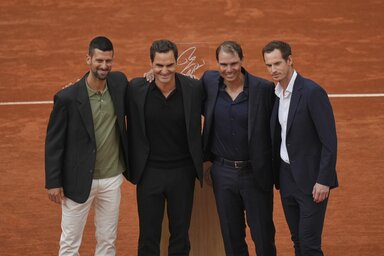Rafael Nadalt a Garros vasárnapi nyitónapján búcsúztatták el hivatalosan. Legnagyobb riválisai, Đoković, Federer és Murray a helyszínen ünnepeltek a salakkirállyal (Fotó: Beta/AP)