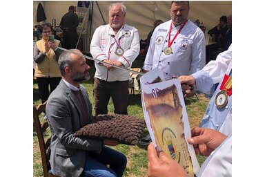 Tiszteletbeli lovaggá ütötték a polgármestert (Fotó: Kiss Zoltán és IC-Topolya)