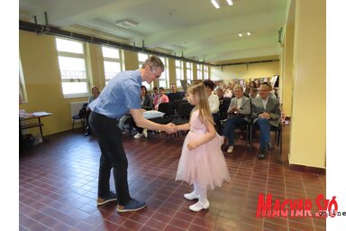 A díjkiosztó ünnepség az adai általános iskolában (Csincsik Zsolt felvétele)