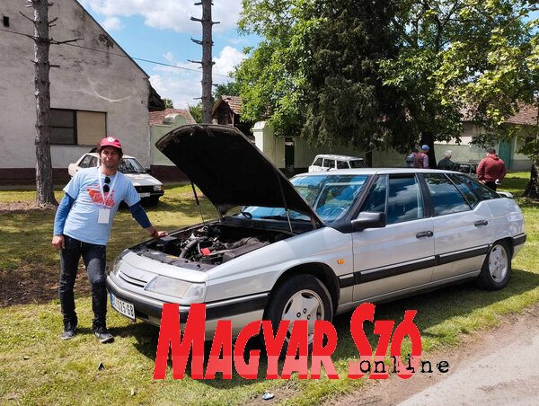 Egy óbecsei járműtulajdonos és az autója, egy 1989-ben gyártott Citroën XM (Kancsár Izabella felvétele)