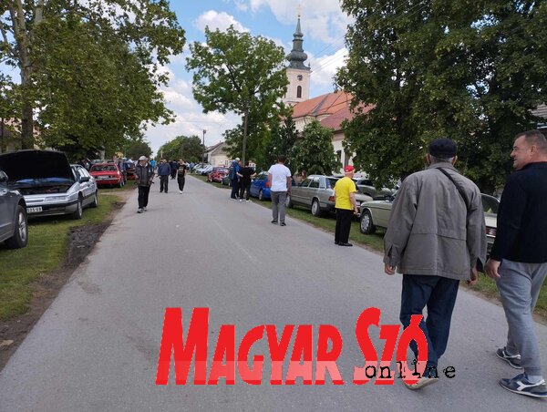 A találkozó nagyszámú érdeklődőt vonzott Törökbecsén (Kancsár Izabella felvétele)