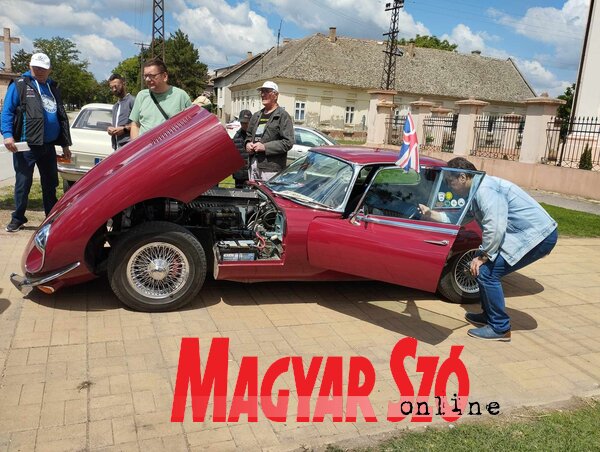 A Jaguar E-Type-ot sokan a valaha gyártott legszebb személygépkocsinak tartják (Kancsár Izabella felvétele)