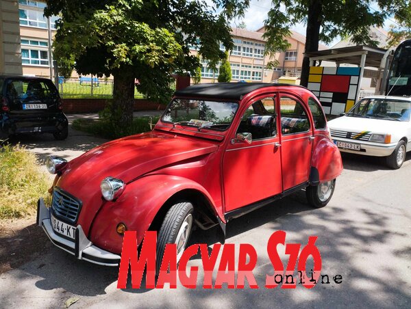 A Citroën 2CV a francia Citroën autógyár egyik legnagyobb sikerű
modellje, melyet 1948-tól 1990-ig gyártottak (Kancsár Izabella felvétele)