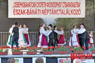 A fiatalok birtokba vették a színpadot (Fotó: Gergely Árpád felvétele)