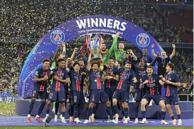 A PSG története során először emelhette magasba a BL-győztesnek járó trófeát (Fotó: Beta/AP)
