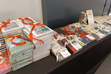 A szervezők rengeteg ajándékkal kedveskednek a résztvevőknek (Gruik Zsuzsa felvétele)