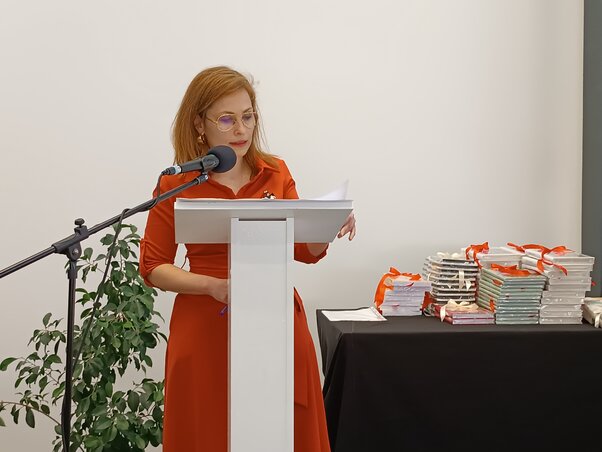 Baráth Hajnal Anna a megnyitón (Gruik Zsuzsa felvétele) Baráth Hajnal Anna a megnyitón (Gruik Zsuzsa felvétele)