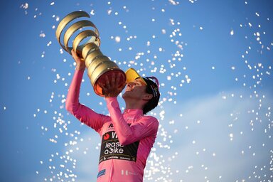 Simon Yates az utolsó előtti szakaszon állt az élre, ekkor dőlt el, hogy megnyeri az idei Girót (Beta/AP)