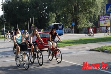 Újvidéken a kerékpározás különösen népszerű, egyes becslések szerint naponta harmincezren pattannak biciklinyeregre (Diósi Árpád felvétele)