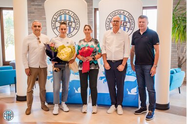 Edin Zuković, Világos Adriana, Világos Györgyi, Zsemberi János és Slobodan Branković a díjátadót követően (Fotó: TSC)
