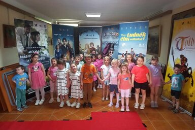 Az óvodások és iskolások szervezetten érkeztek a rendezvényre (Fotó: Petőfi Sándor Magyar Kultúrkör)