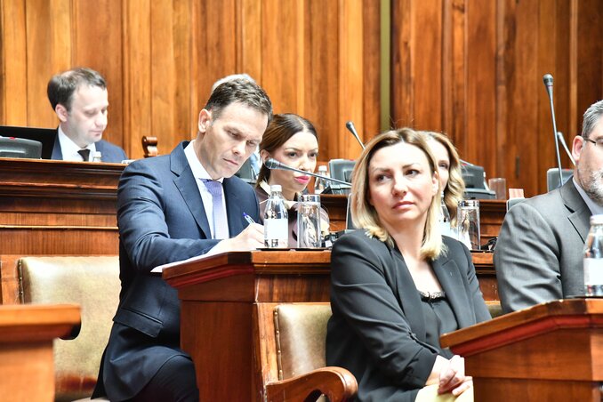 A fiatalok kedvezményes ingatlanvásárlására vonatkozó törvény módosítási és kiegészítési javaslatát Siniša Mali pénzügyminiszter ismertette (Fotó: Beta)