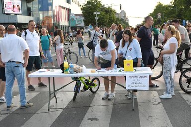 A tiltakozó akció ezúttal nem múlt el incidens nélkül, egy férfi megütött egy civil ruhás rendőrt (Fotó: Beta/Illusztráció)