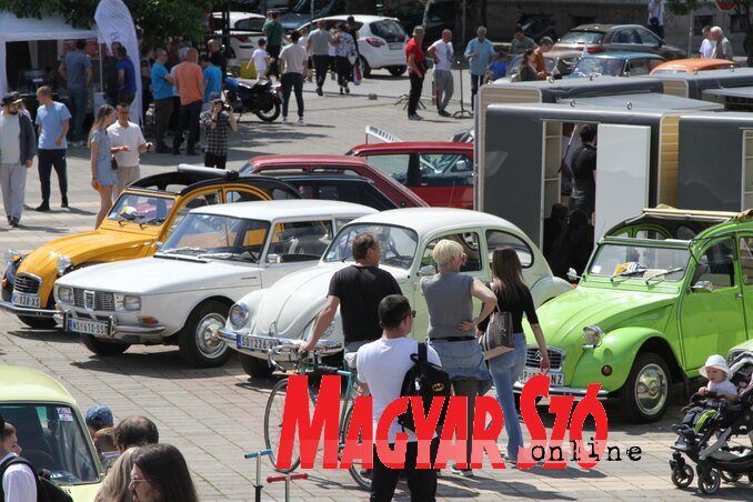 Az idény első újvidéki oldtimer-találkozóját a tartományi kormány is támogatta, jelezve azt, hogy nem feledkeznek meg a hagyományokról (Fotó: Diósi Árpád) Az idény első újvidéki oldtimer-találkozóját a tartományi kormány is támogatta, jelezve azt, hogy nem feledkeznek meg a hagyományokról (Fotó: Diósi Árpád)