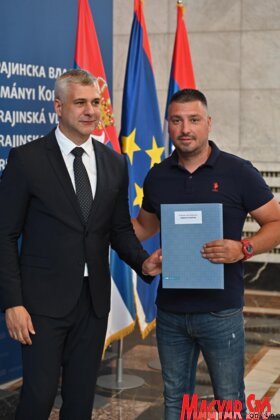 A Tartományi Sport- és Ifjúsági Titkárság ösztöndíjainak áláírási ünnepsége