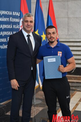 A Tartományi Sport- és Ifjúsági Titkárság ösztöndíjainak áláírási ünnepsége